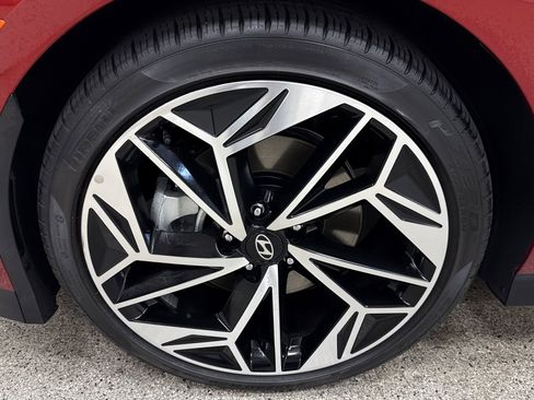 Used 2023 Hyundai Ioniq 6 SEL image 2