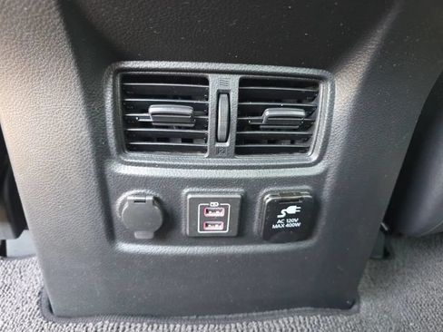 Used 2019 Nissan Titan SV w/ SV Convenience Package RWD image 42