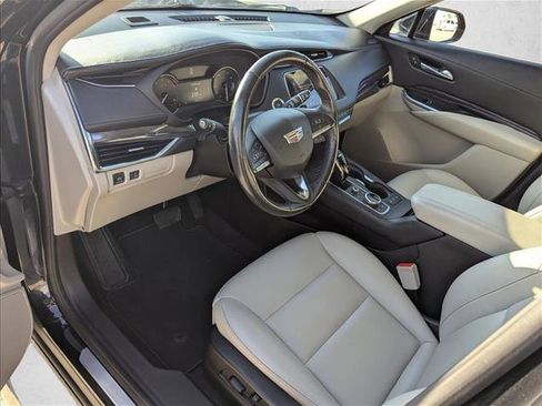 Used 2023 Cadillac XT4 Luxury w/ Cold Weather Package image 18