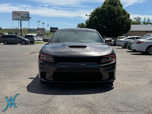 Used 2022 Dodge Charger SXT RWD image 2