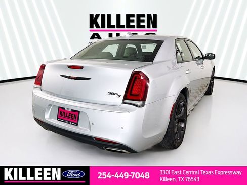Used 2023 Chrysler 300 S image 8