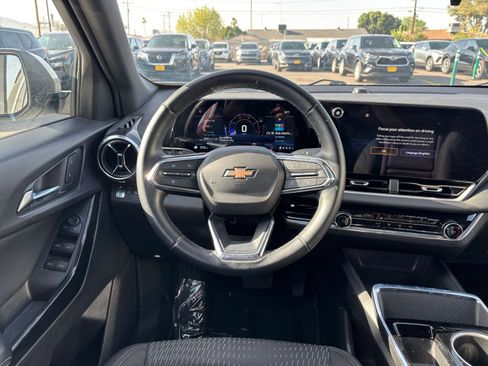 Used 2025 Chevrolet Equinox LT FWD image 34