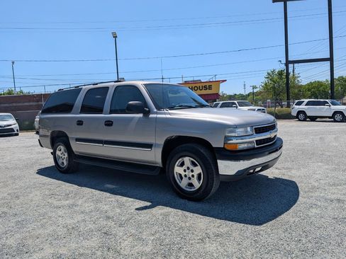 Used 2004 Chevrolet Suburban LS image 2