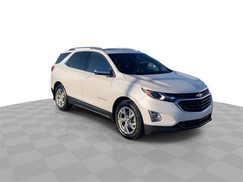 Used 2018 Chevrolet Equinox LT image 2