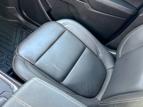 Used 2023 Chevrolet Traverse LT image 37