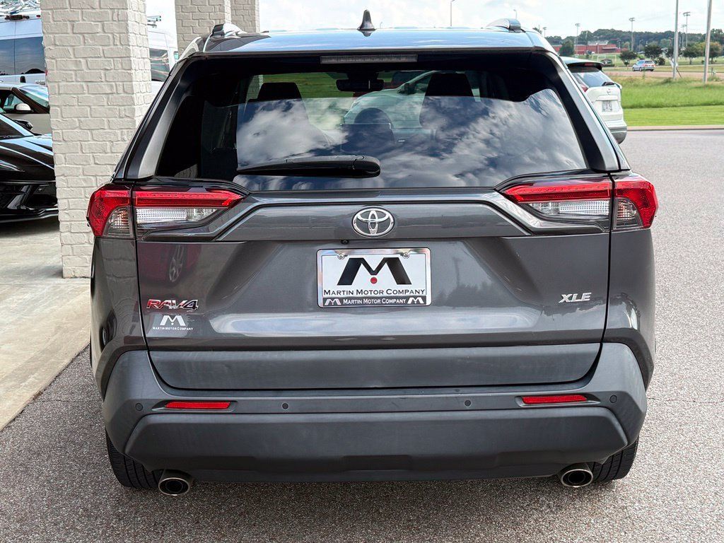 Used 2019 Toyota RAV4 XLE w/ Convenience Package FWD image 7