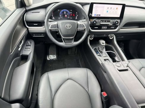 Used 2025 Toyota Grand Highlander FWD image 9