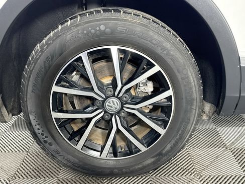 Used 2021 Volkswagen Tiguan SE FWD image 32