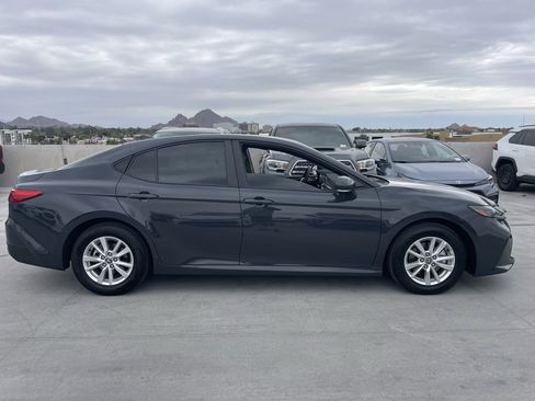 Used 2025 Toyota Camry LE image 3