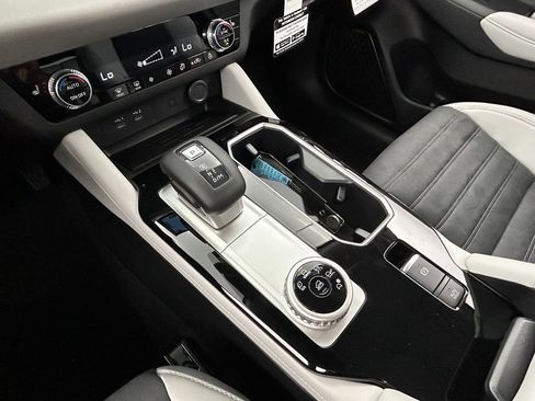 New 2026 Mitsubishi Outlander SE image 24