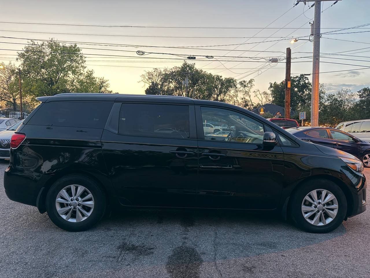 Used 2018 Kia Sedona LX FWD image 9
