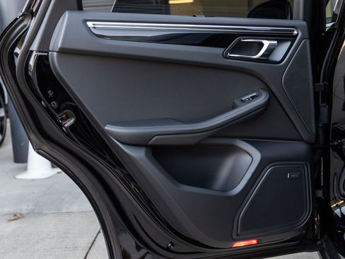 Certified 2026 Porsche Macan S AWD/4WD image 32