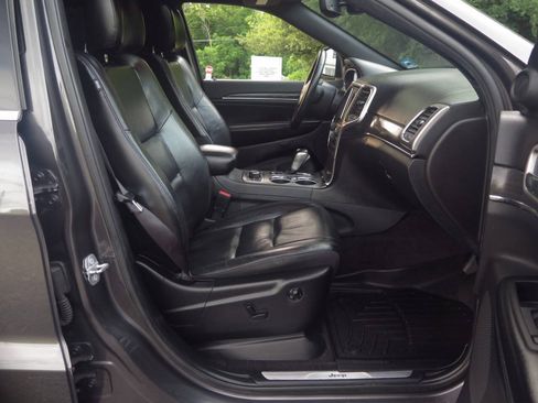 Used 2018 Jeep Grand Cherokee Limited AWD/4WD image 11