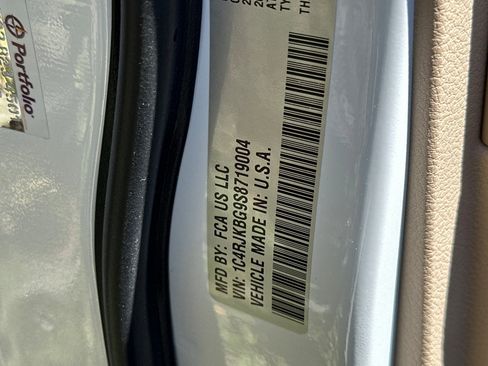 New 2025 Jeep Grand Cherokee L Limited w/ Luxury Tech Group II image 29