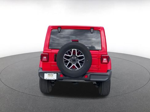 Used 2025 Jeep Wrangler Sahara image 12