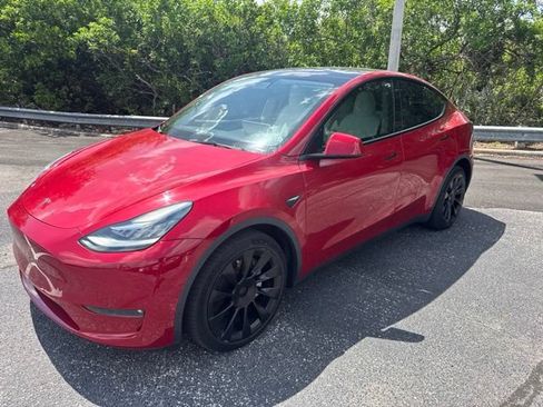 Used 2022 Tesla Model Y Long Range AWD/4WD image 1