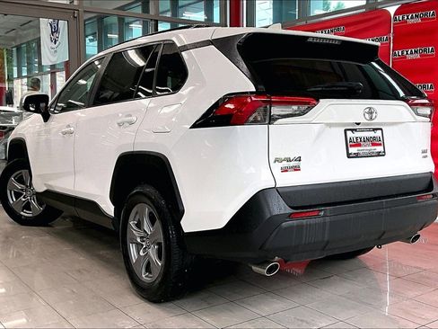 Used 2022 Toyota RAV4 XLE AWD/4WD image 11