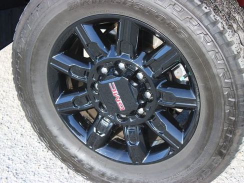 Used 2024 GMC Sierra 2500 AT4 w/ AT4 Premium Plus Package AWD/4WD image 18