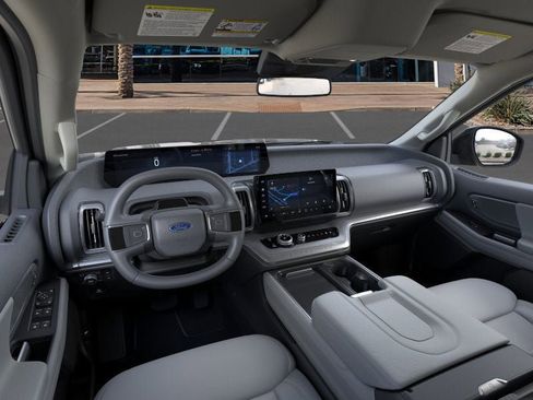 New 2026 Ford Expedition Active image 9