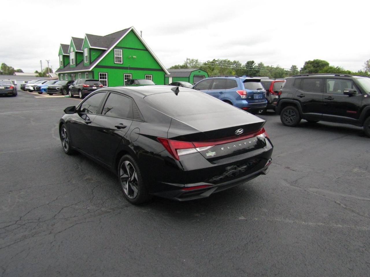 Used 2023 Hyundai Elantra SEL w/ Convenience Package FWD image 5