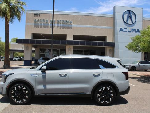 Used 2024 Kia Sorento SX FWD image 2