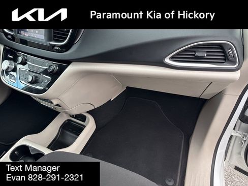 Used 2023 Chrysler Voyager LX image 30