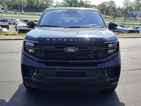 Used 2025 Ford Expedition Active image 2