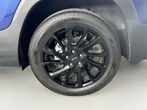 Used 2023 GMC Terrain SLE w/ Elevation Edition image 11