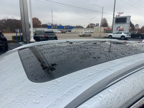 Used 2024 Nissan Rogue SV w/ SV Premium Package image 8