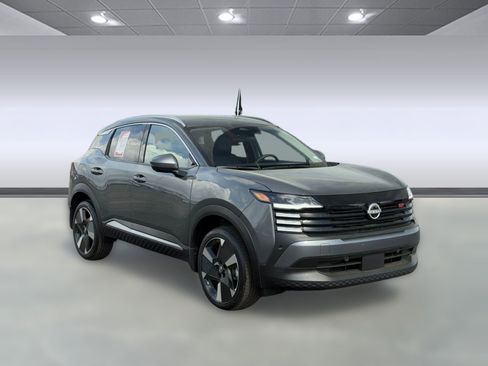 Certified 2025 Nissan Kicks SR FWD image 7