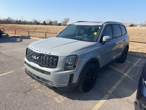 Used 2022 Kia Telluride SX w/ SX Prestige Package image 3