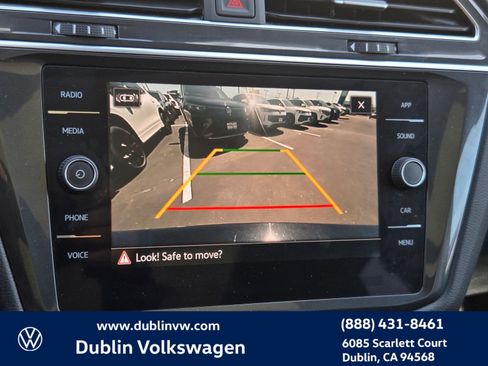 Used 2023 Volkswagen Tiguan SE w/ Panoramic Sunroof Package FWD image 14