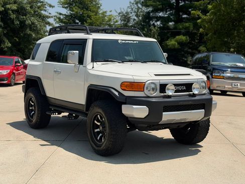 Used 2012 Toyota FJ Cruiser 4WD w/ Upgrade Pkg image 1