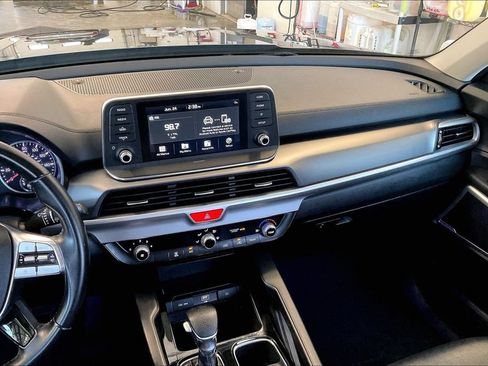 Used 2021 Kia Telluride LX FWD image 6