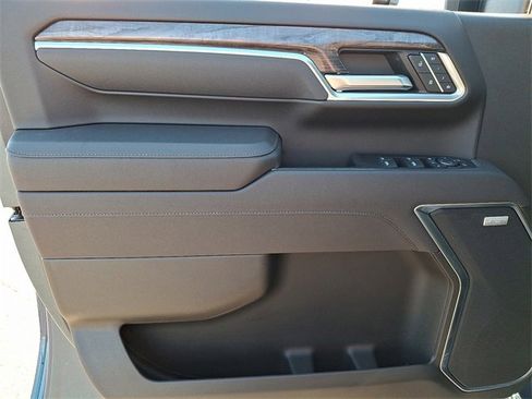 Used 2025 Chevrolet Silverado 2500 LTZ w/ LTZ Plus Package image 12