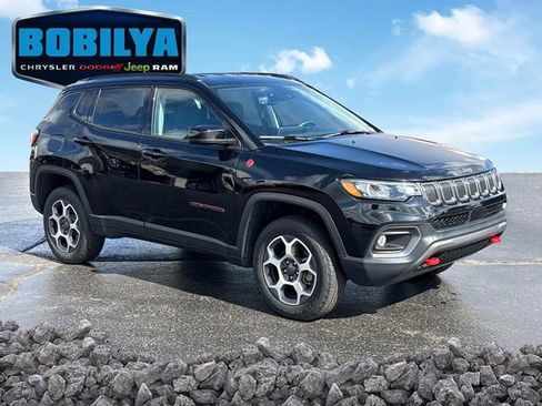 Used 2022 Jeep Compass Trailhawk w/ Trailhawk Convenience Group AWD/4WD image 2