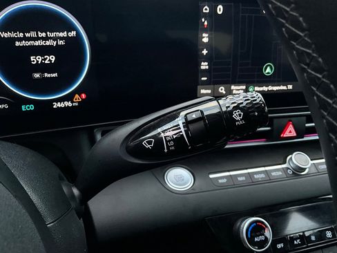 Used 2025 Hyundai Elantra Limited image 34