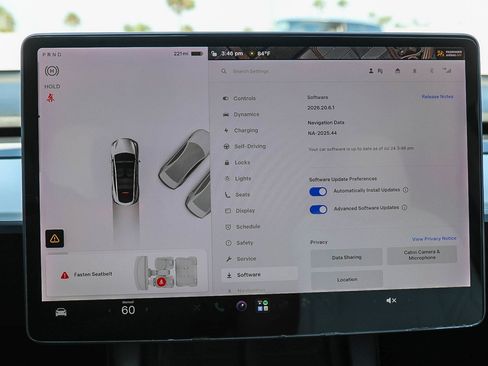 Used 2021 Tesla Model Y Long Range AWD/4WD image 23