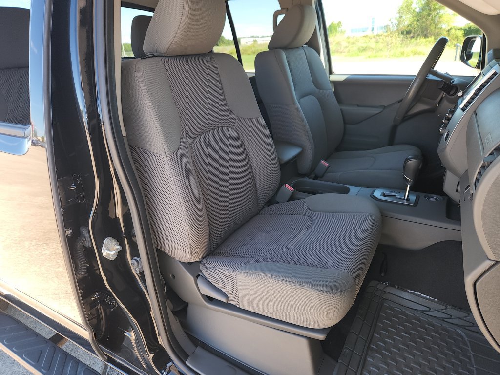 Used 2021 Nissan Frontier SV w/ Midnight Edition Floor Mats AWD/4WD image 16