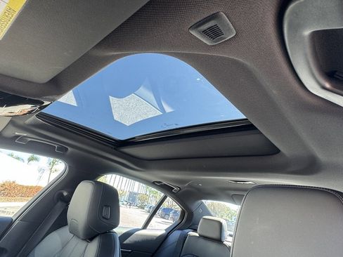 Used 2025 BMW 530i w/ Premium Package image 23