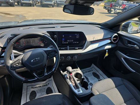 Used 2026 Chevrolet Trax RS FWD image 9