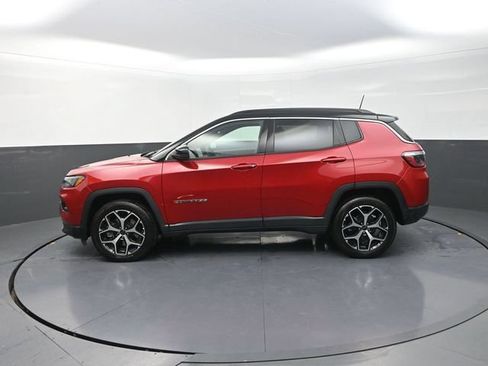 Used 2025 Jeep Compass Limited AWD/4WD image 4