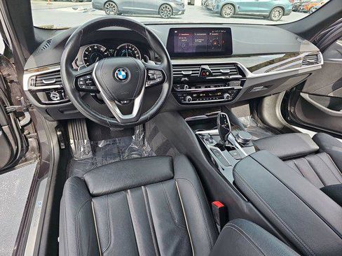 Used 2019 BMW 530e w/ Premium Package image 16
