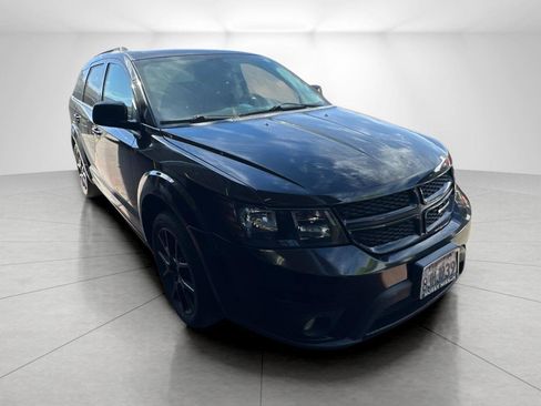 Used 2019 Dodge Journey SE image 1