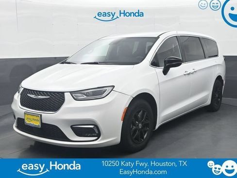 Used 2025 Chrysler Pacifica Select FWD image 1