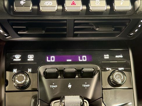 Used 2025 Porsche 911 Carrera 4 GTS image 30