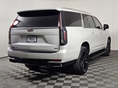 Used 2022 Cadillac Escalade ESV Premium Luxury AWD/4WD image 4