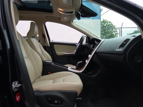 Used 2017 Volvo XC60 T6 Inscription w/ Preferred Option Package AWD/4WD image 32