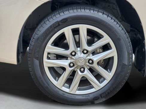 Used 2014 Lexus LX 570 4WD image 41