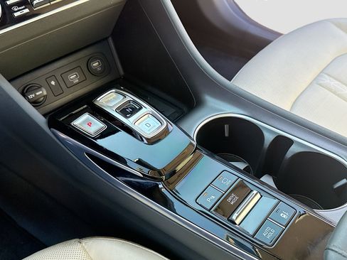 Used 2022 Hyundai Sonata Limited FWD image 11